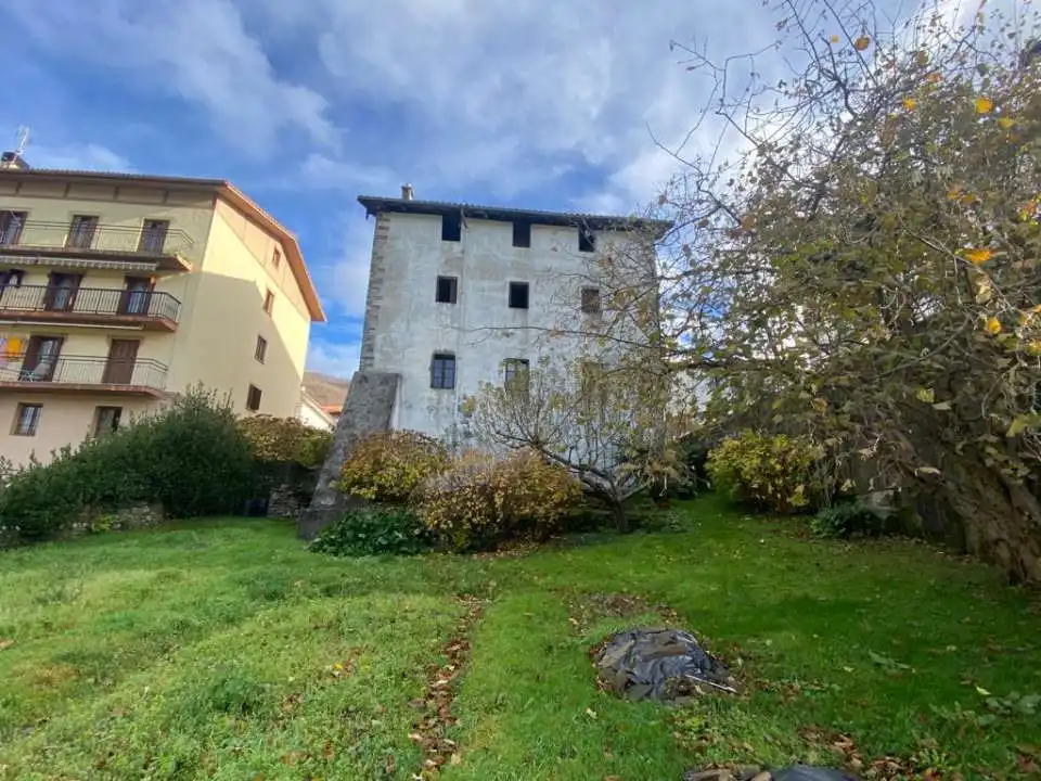 Vista exterior de Casa o xalet en venda en Berastegi amb Jardí privat i Traster