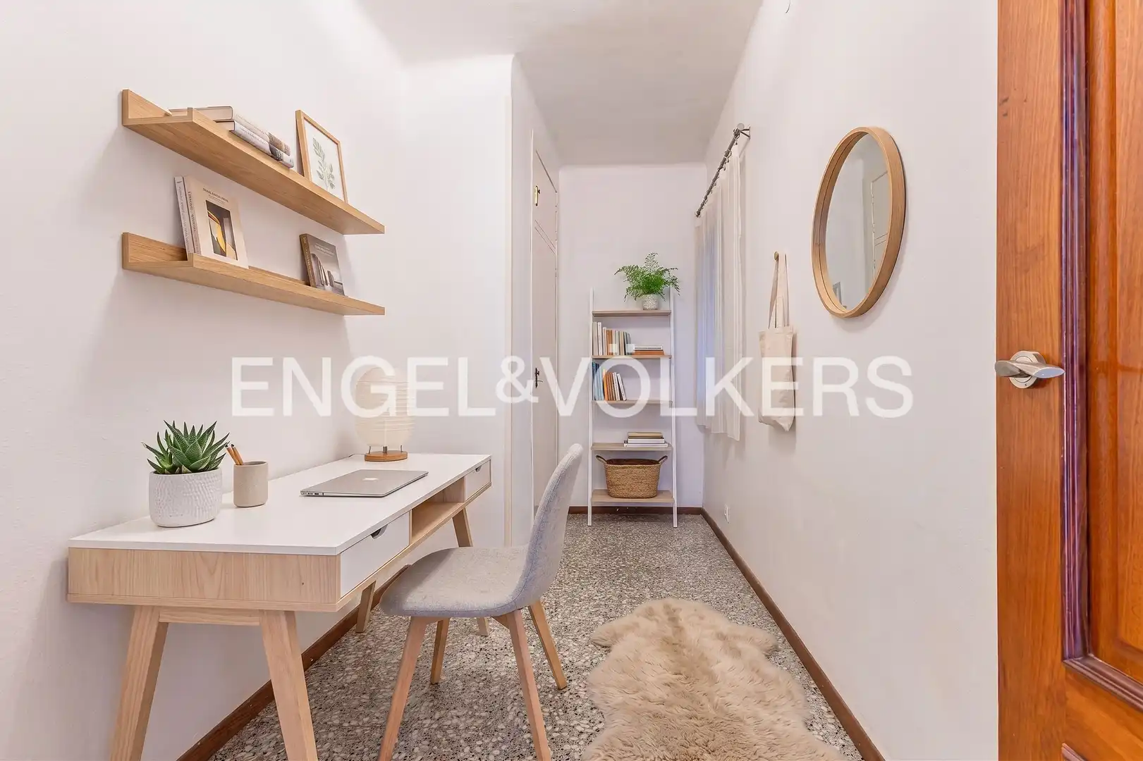 Wohnung zum Verkauf in Barcelona mit Klimaanlage, Heizung und Terrasse