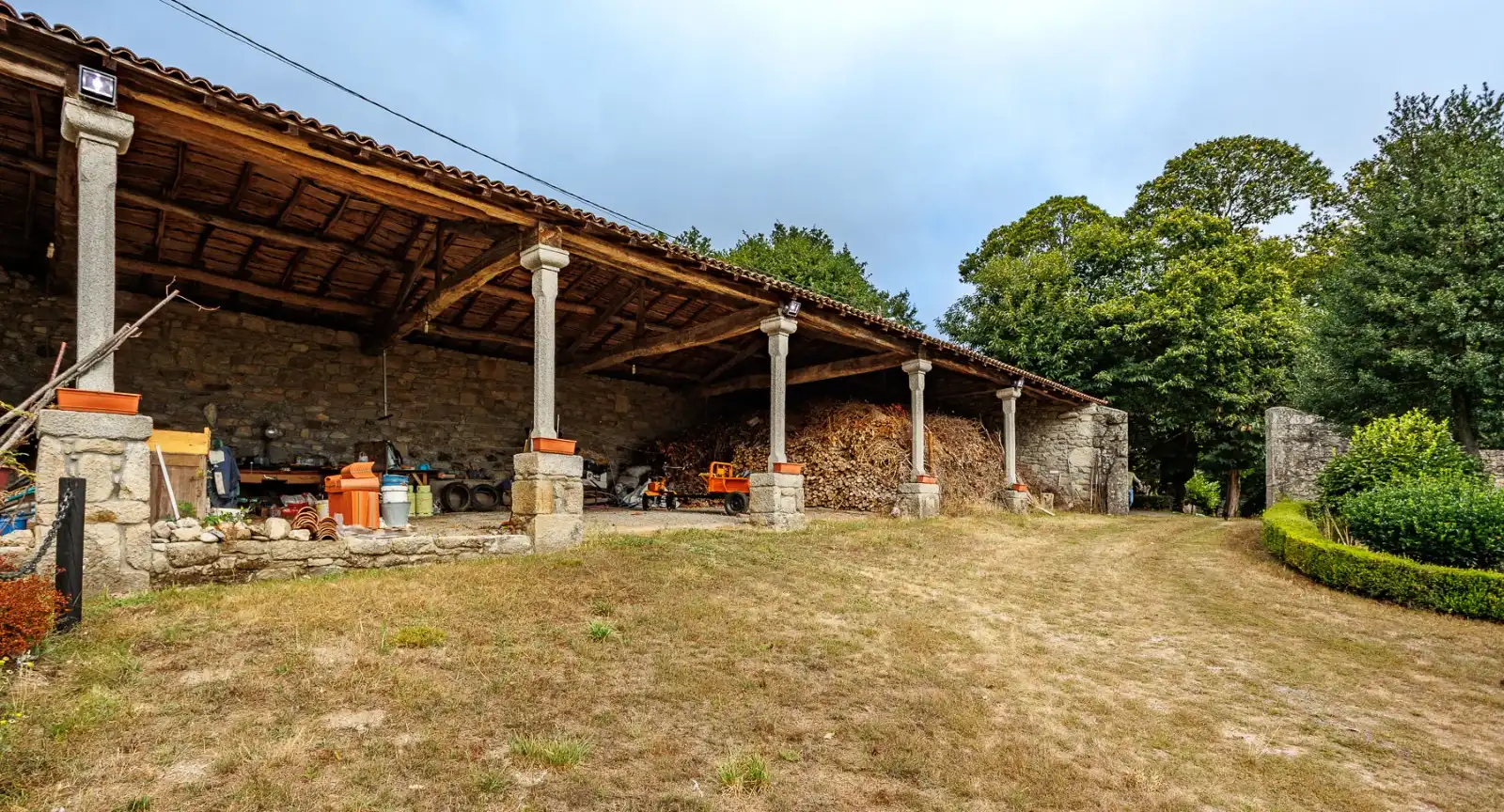 Vista exterior de Finca rústica en venda en Chantada amb Aire condicionat, Calefacció i Jardí privat