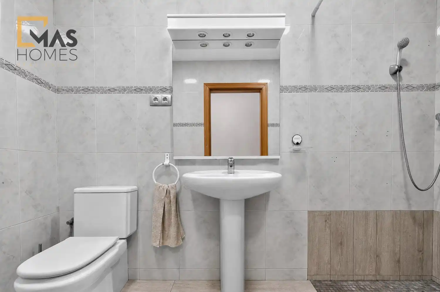 Baño de Piso en venta en Terrassa con Terraza