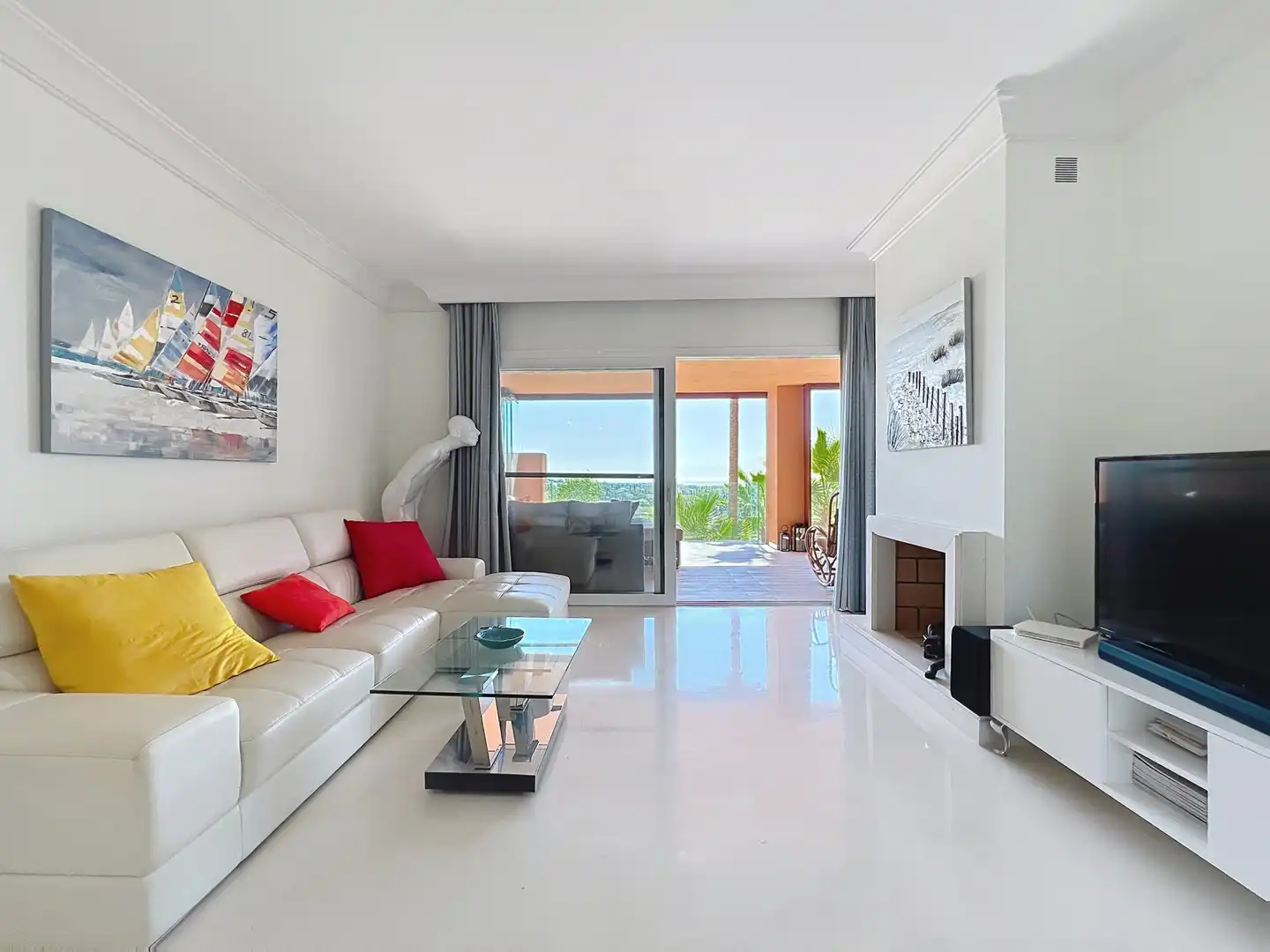 Sala d'estar de Apartament en venda en Benahavís amb Aire condicionat i Terrassa