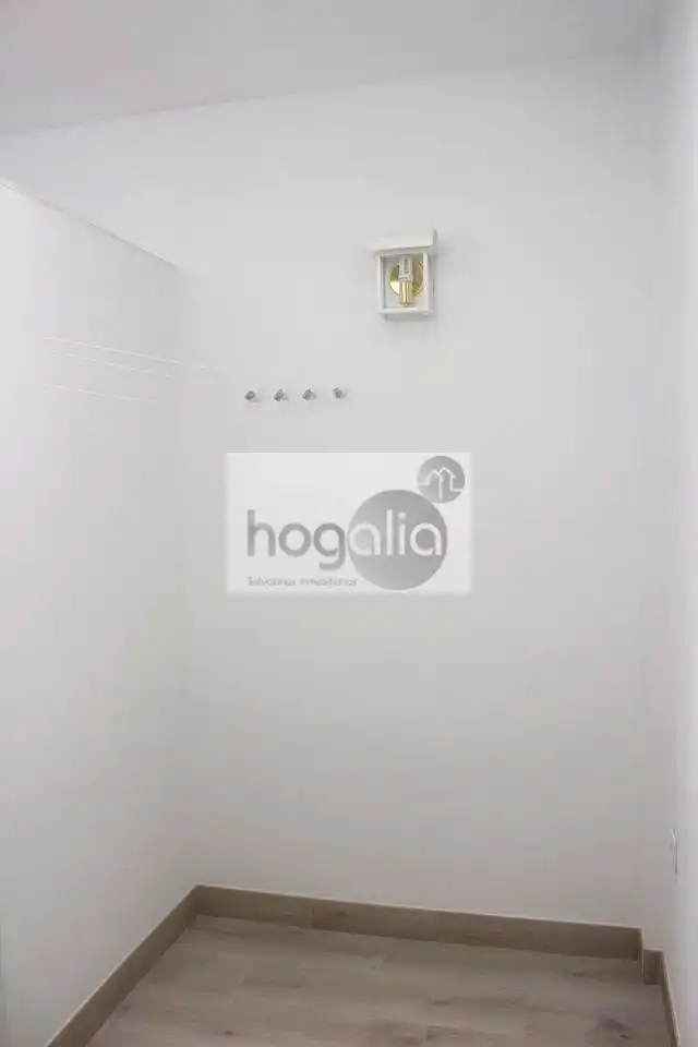 Flat for rent in Sevilla  with Air Conditioner and Furnished
