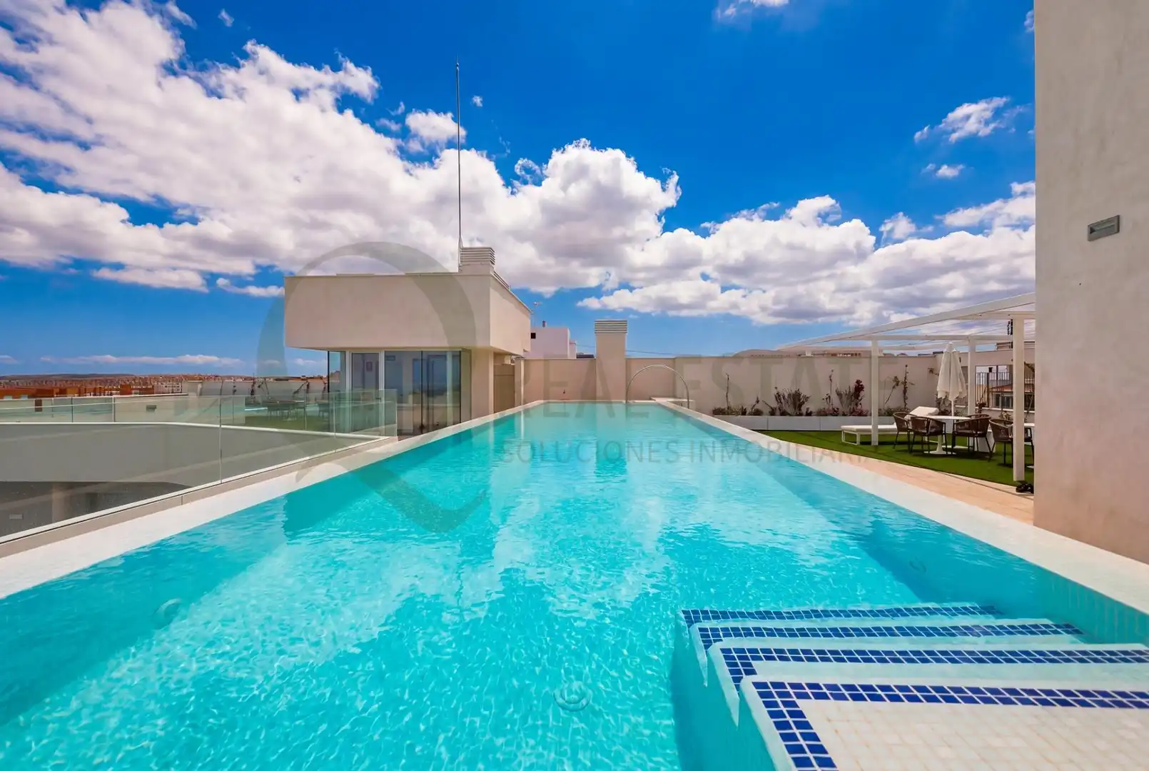 Schwimmbecken von Wohnung zum Verkauf in Alicante / Alacant mit Klimaanlage, Terrasse und Abstellraum