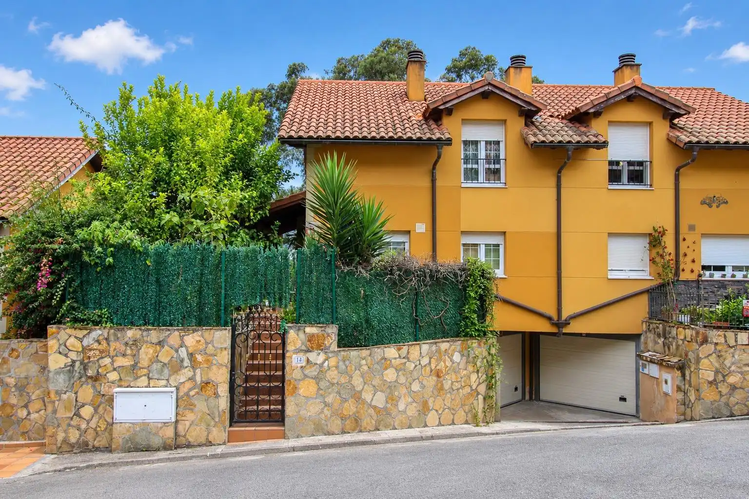 Maison jumelée avec terrasse à vendre à Barrio Mioño