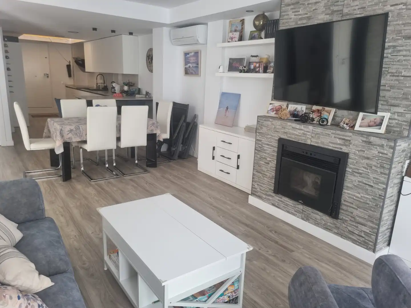 Sala de estar de Casa adosada de alquiler en San Fernando con Aire acondicionado, Calefacción y Jardín privado