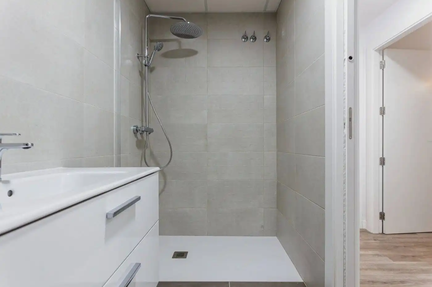 Bany de Pis en venda en Almería amb Aire condicionat, Jardí privat i Terrassa