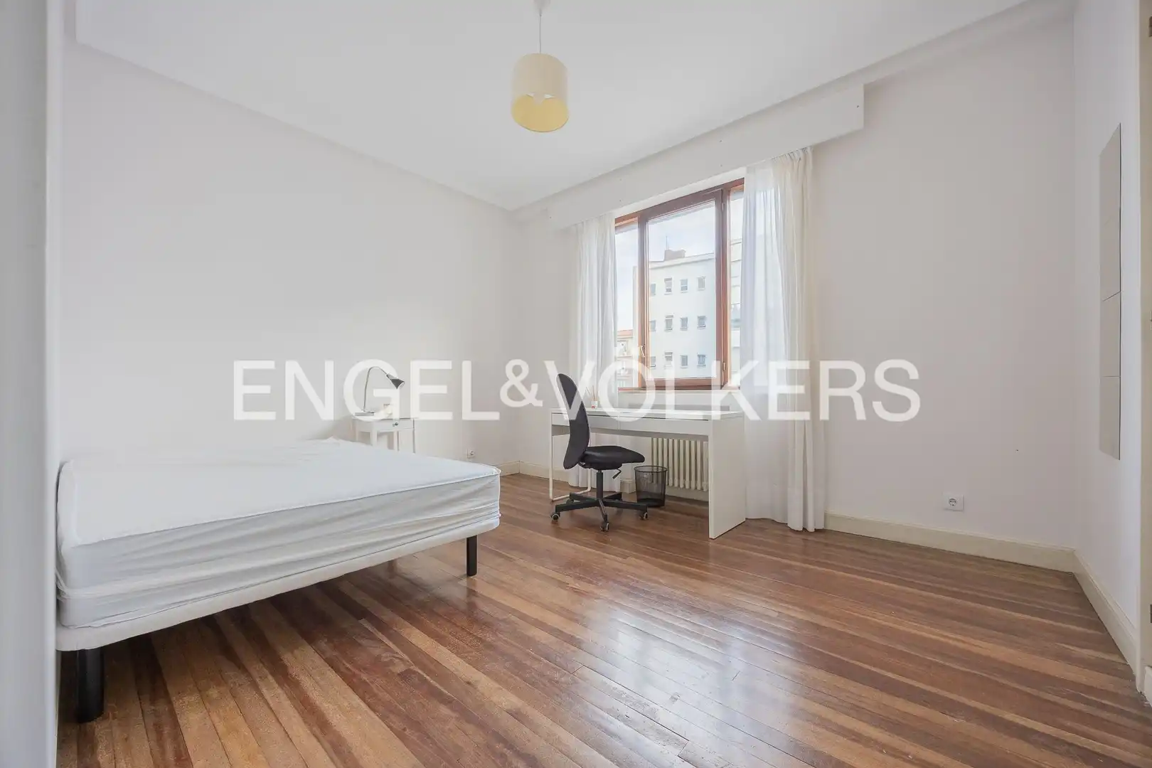 Habitación de Piso en venta en Bilbao  con Calefacción, Terraza y Trastero