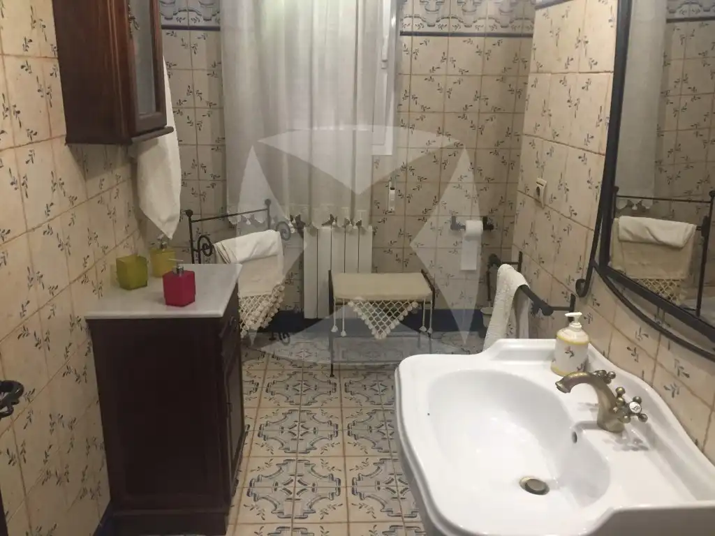Bany de Casa o xalet en venda en Badajoz amb Aire condicionat, Calefacció i Jardí privat