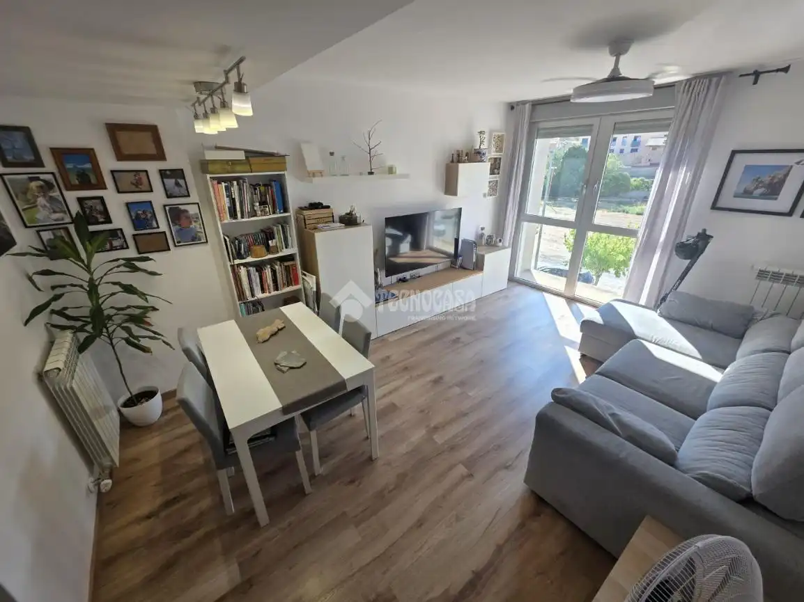 Living room of Flat for sale in Cadrete  with Air Conditioner, Heating and Terrace