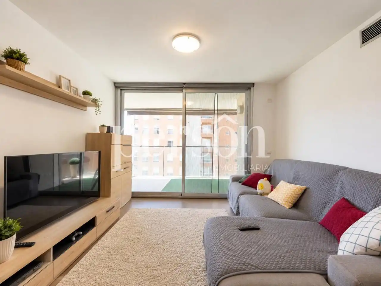 Living room of Flat for rent in Valencia  with Air Conditioner, Balcony and Community pool
