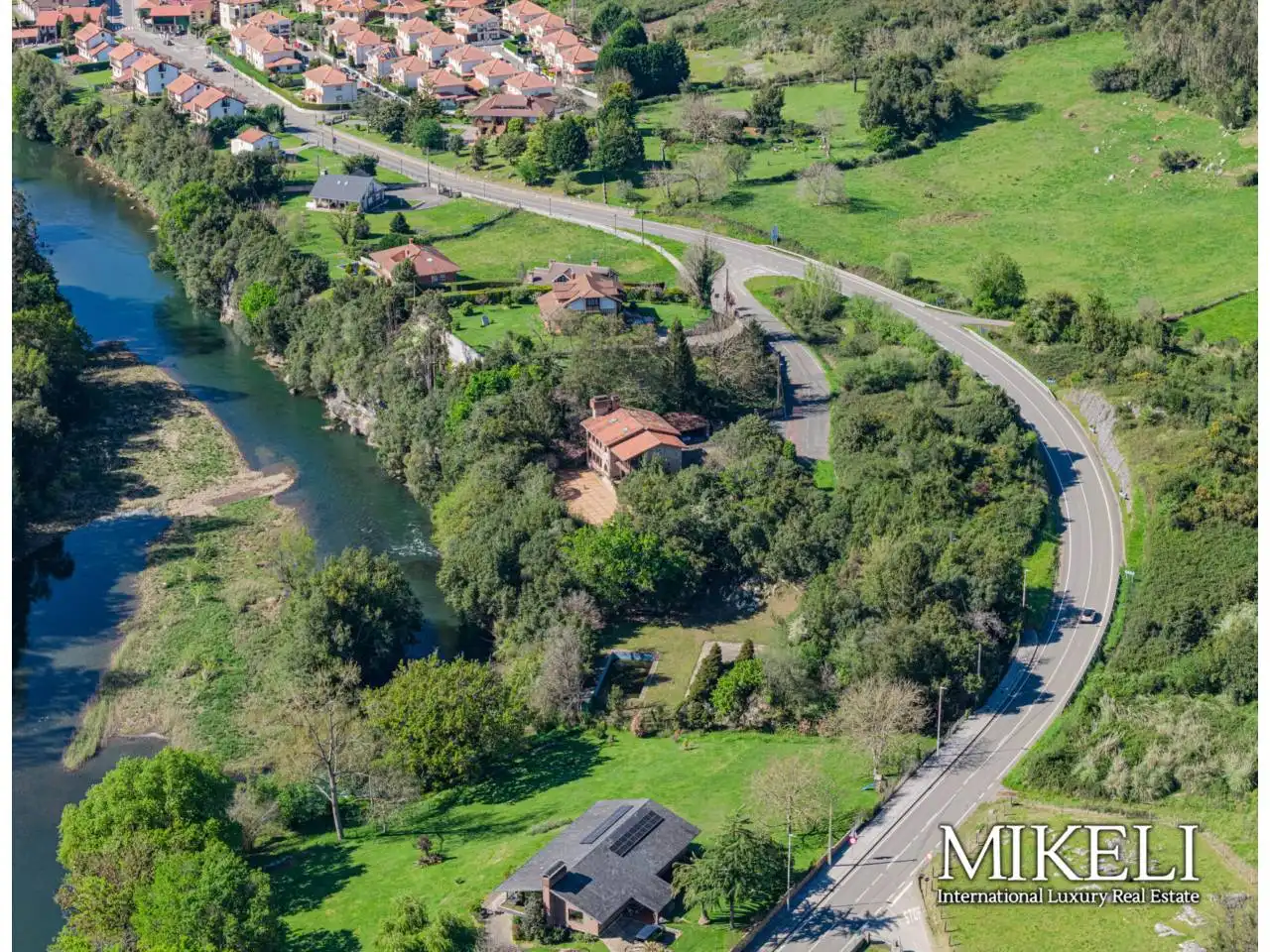 Vista exterior de Casa o xalet en venda en Piélagos amb Calefacció, Jardí privat i Terrassa