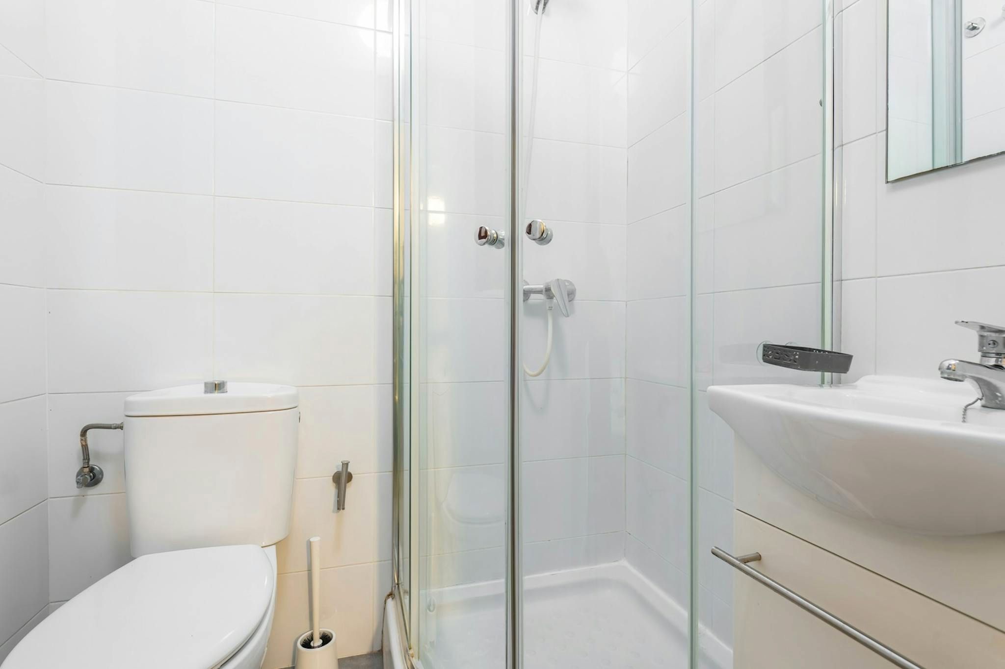 Bathroom of Flat to share in  Valencia Capital  with Furnished, Washing machine and Balcony