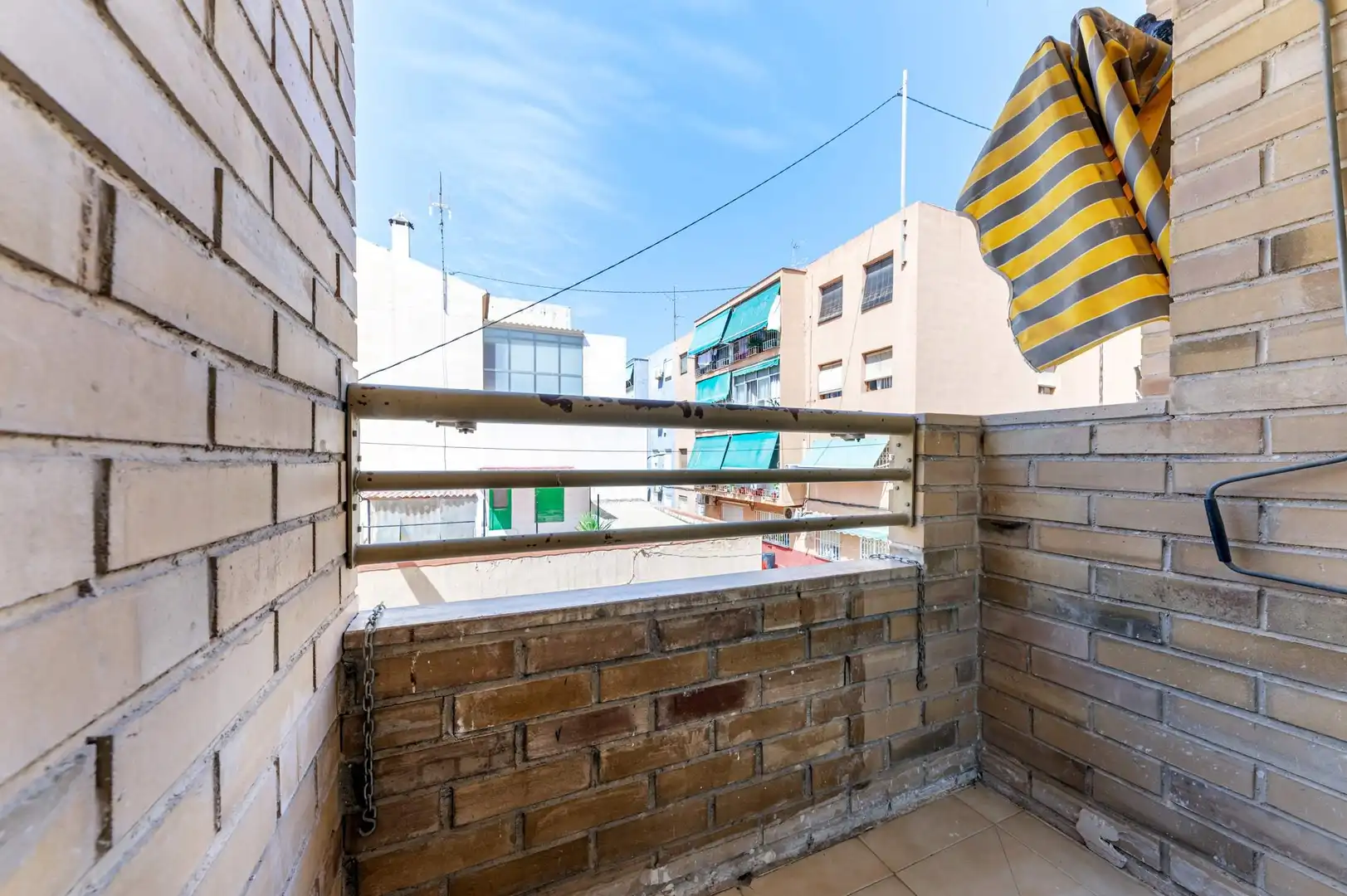 Terraza de Piso en venta en Alicante / Alacant con Terraza, Balcón y Alarma