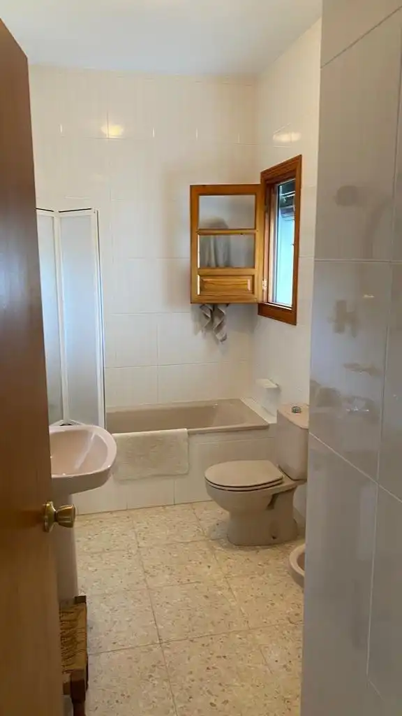 Baño de Finca rústica en venta en Baena con Jardín privado, Terraza y Piscina