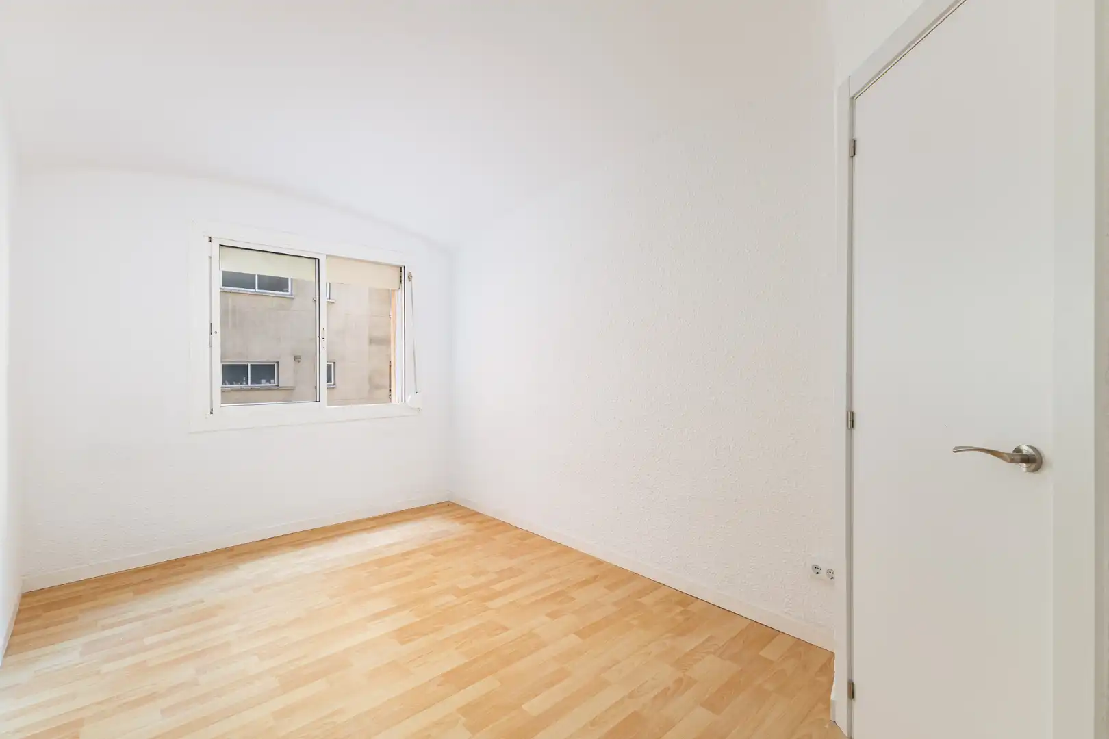 Habitación de Piso en venta en L'Hospitalet de Llobregat con Parquet, Horno y Balcón