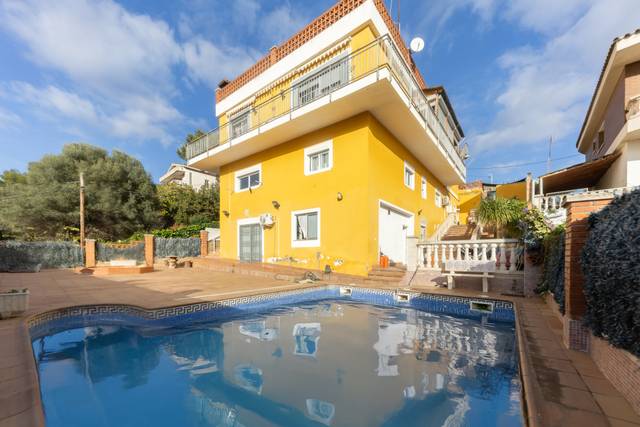 Casa-chalet en Venta en Carrer Principal en Bruguers