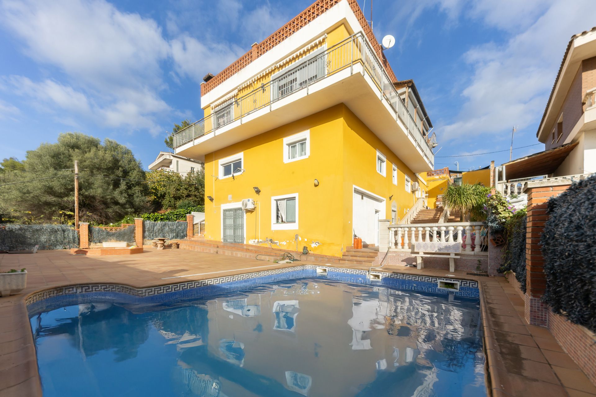 Vista exterior de Casa o xalet en venda en Gavà amb Aire condicionat, Calefacció i Jardí privat