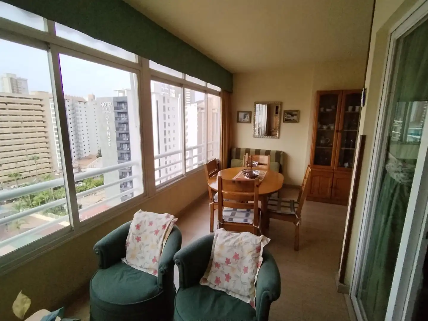 Sala de estar de Apartamento en venta en Benidorm con Aire acondicionado, Amueblado y Piscina comunitaria