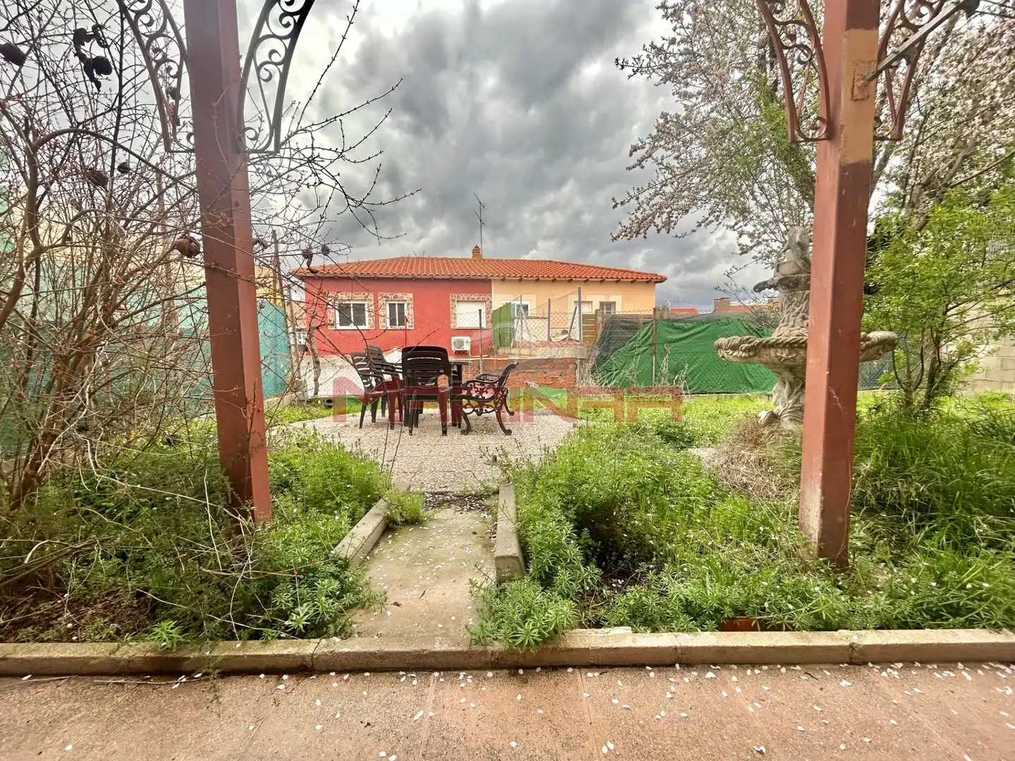 Jardí de Casa adosada en venda en Seseña amb Calefacció i Traster