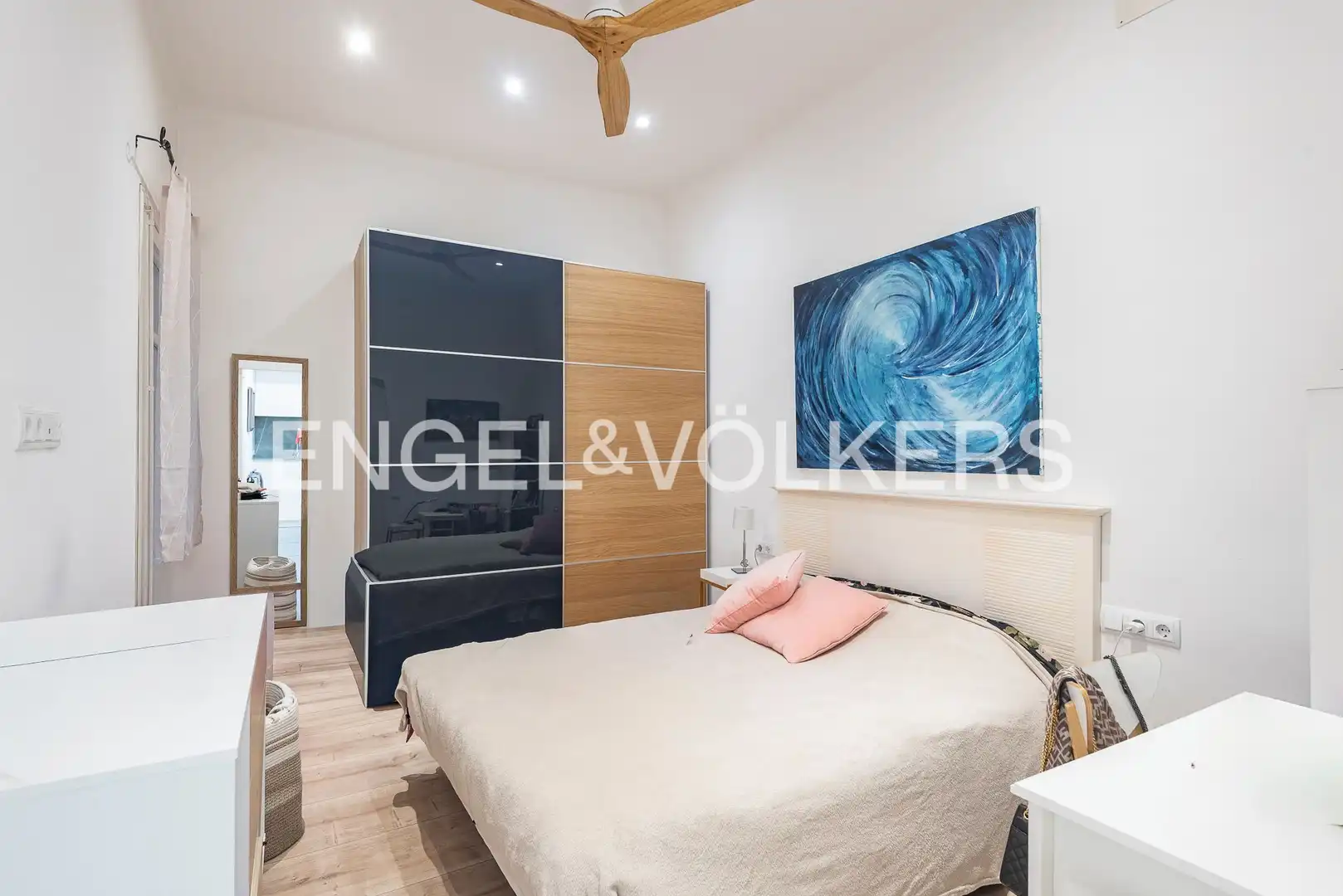Bedroom of Flat for sale in Barcelona  with Air Conditioner, Heating and Parquet flooring