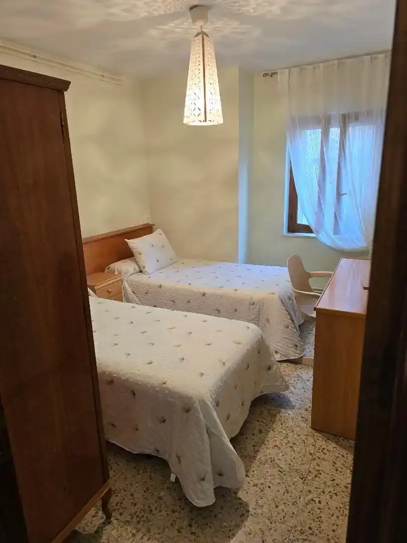 Habitación de Piso de alquiler en Valencia de Don Juan con Amueblado, Horno y Lavadora