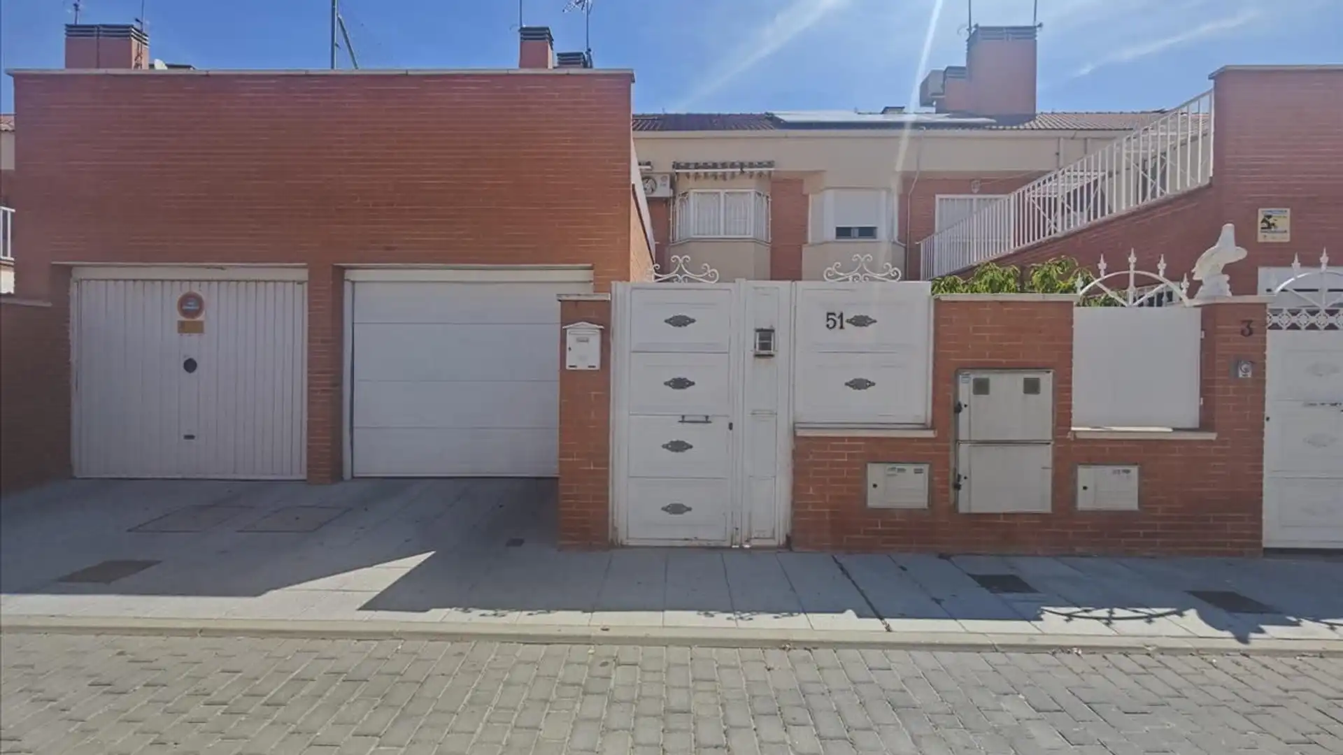 Exterior view of Single-family semi-detached for sale in Parla