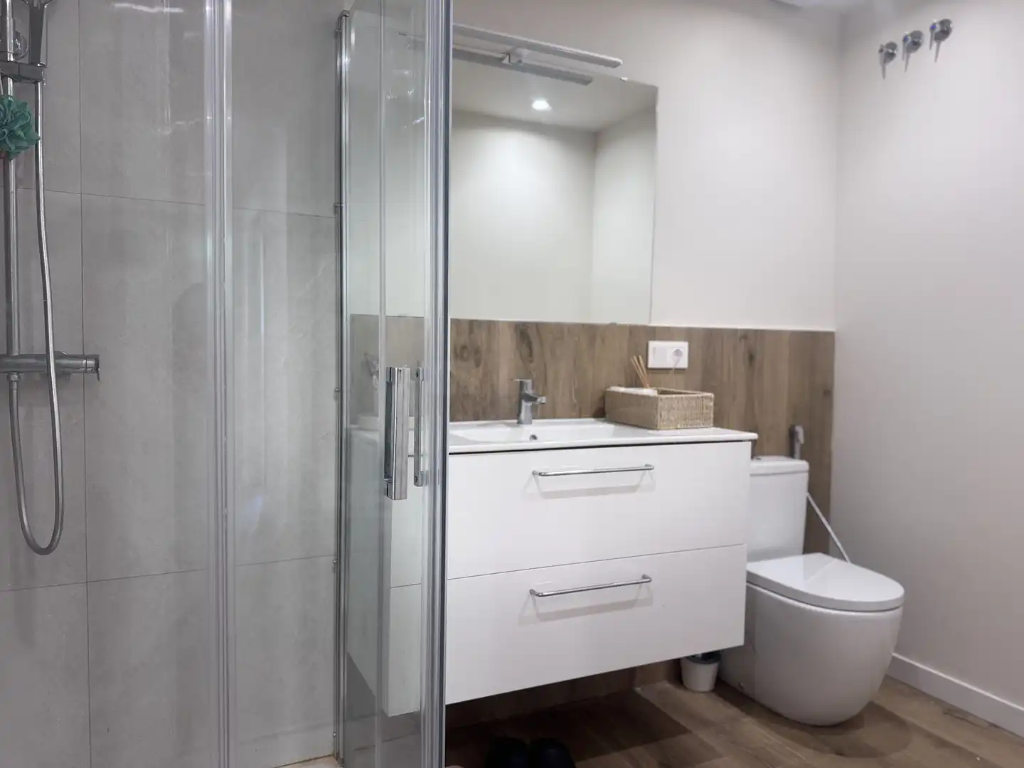 Bathroom of Flat for rent in Barcelona  with Air Conditioner and Heating
