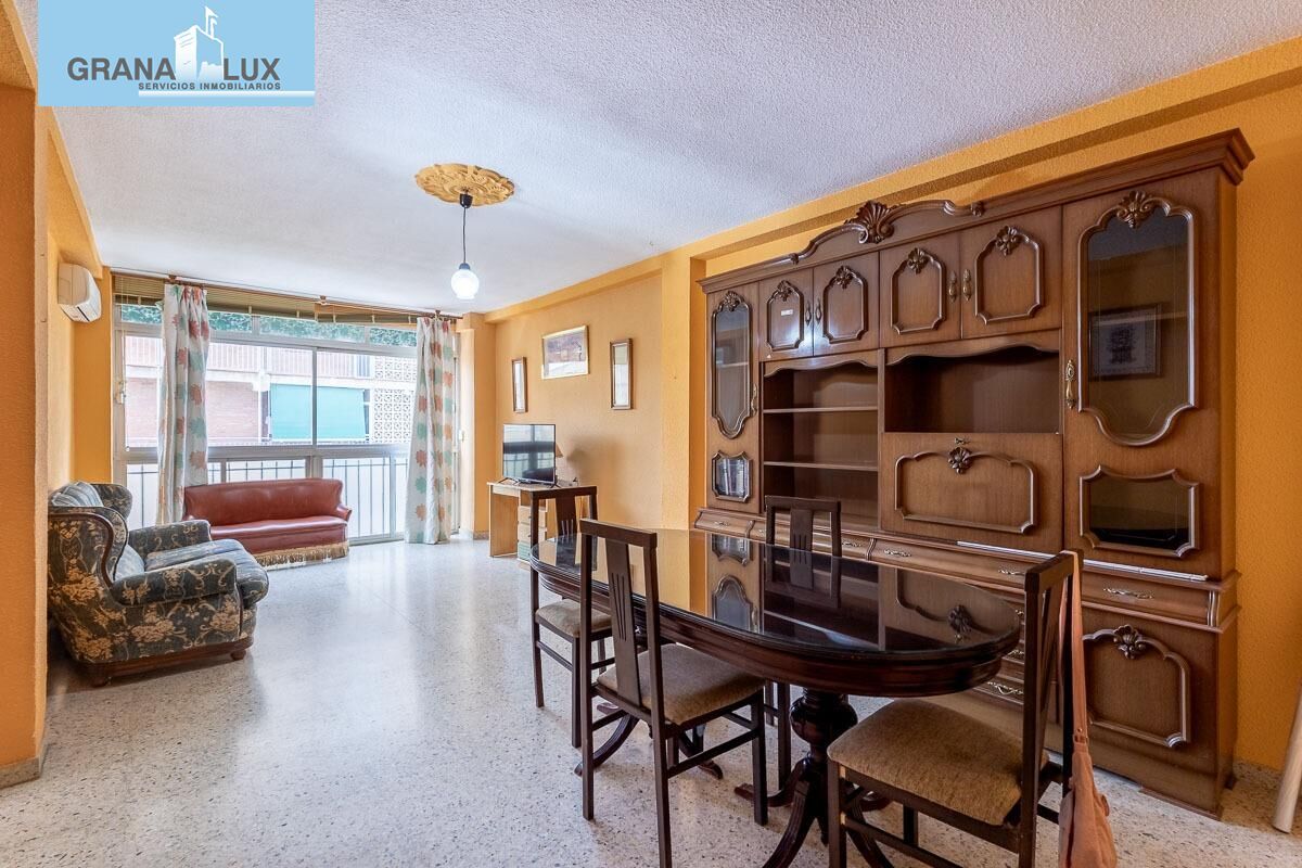 Exterior view of Flat for sale in  Granada Capital  with Air Conditioner