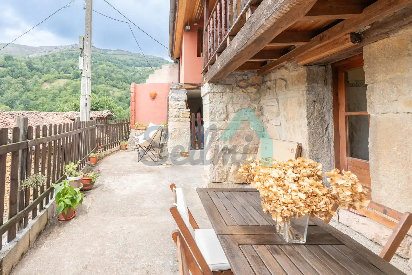 Einfamilien-Reihenhaus zum Verkauf in Lugar Bustiello, Proaza