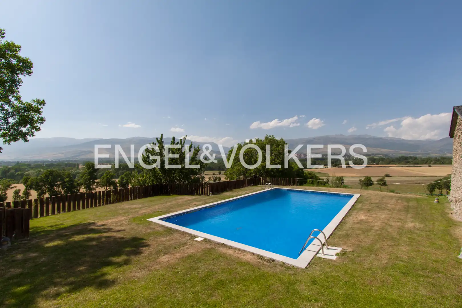 Piscina de Casa adosada en venta en Fontanals de Cerdanya con Calefacción, Parquet y Terraza