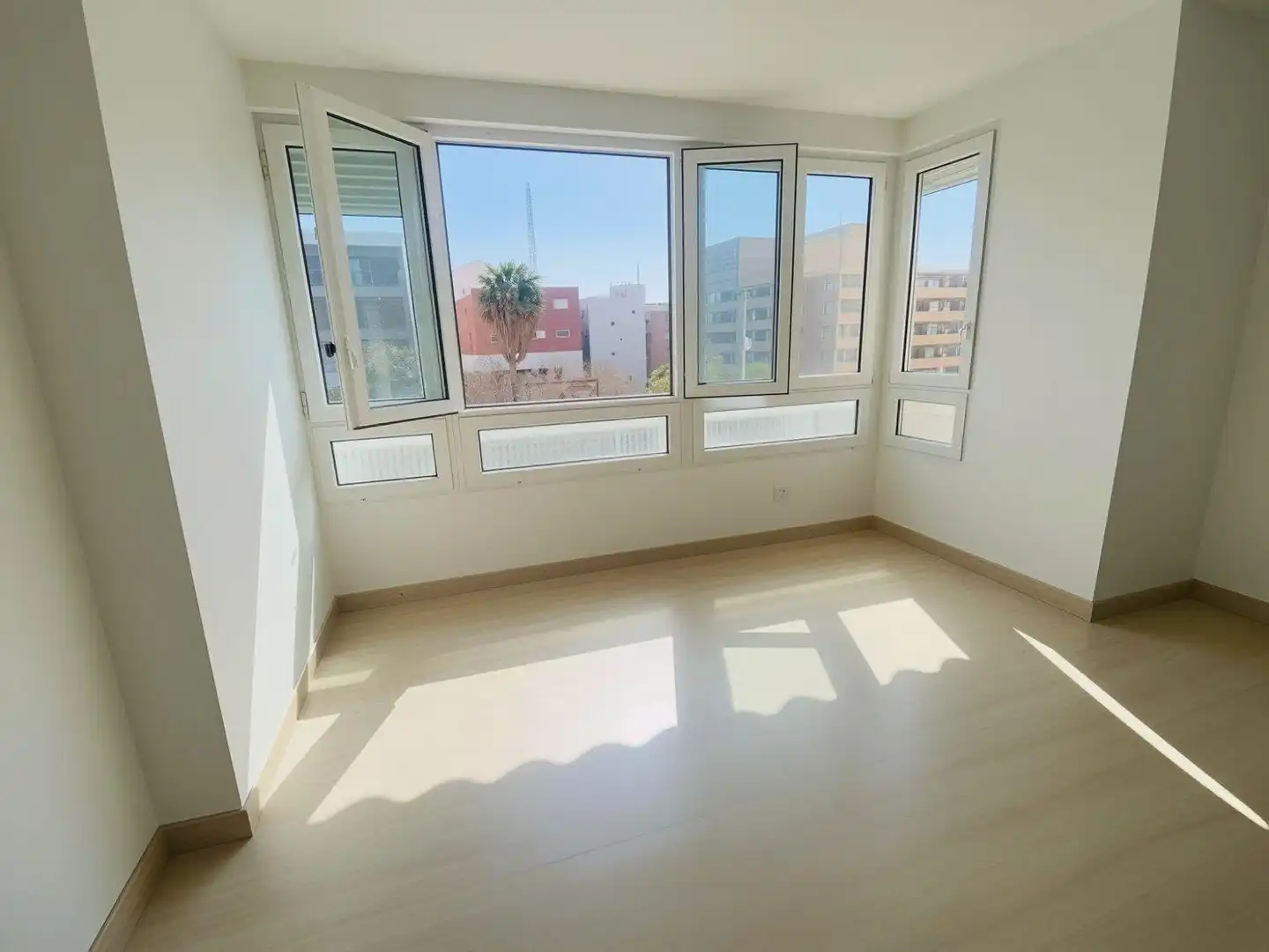 Piso con ascensor en venta en Plaza AMERICA, imagen 2