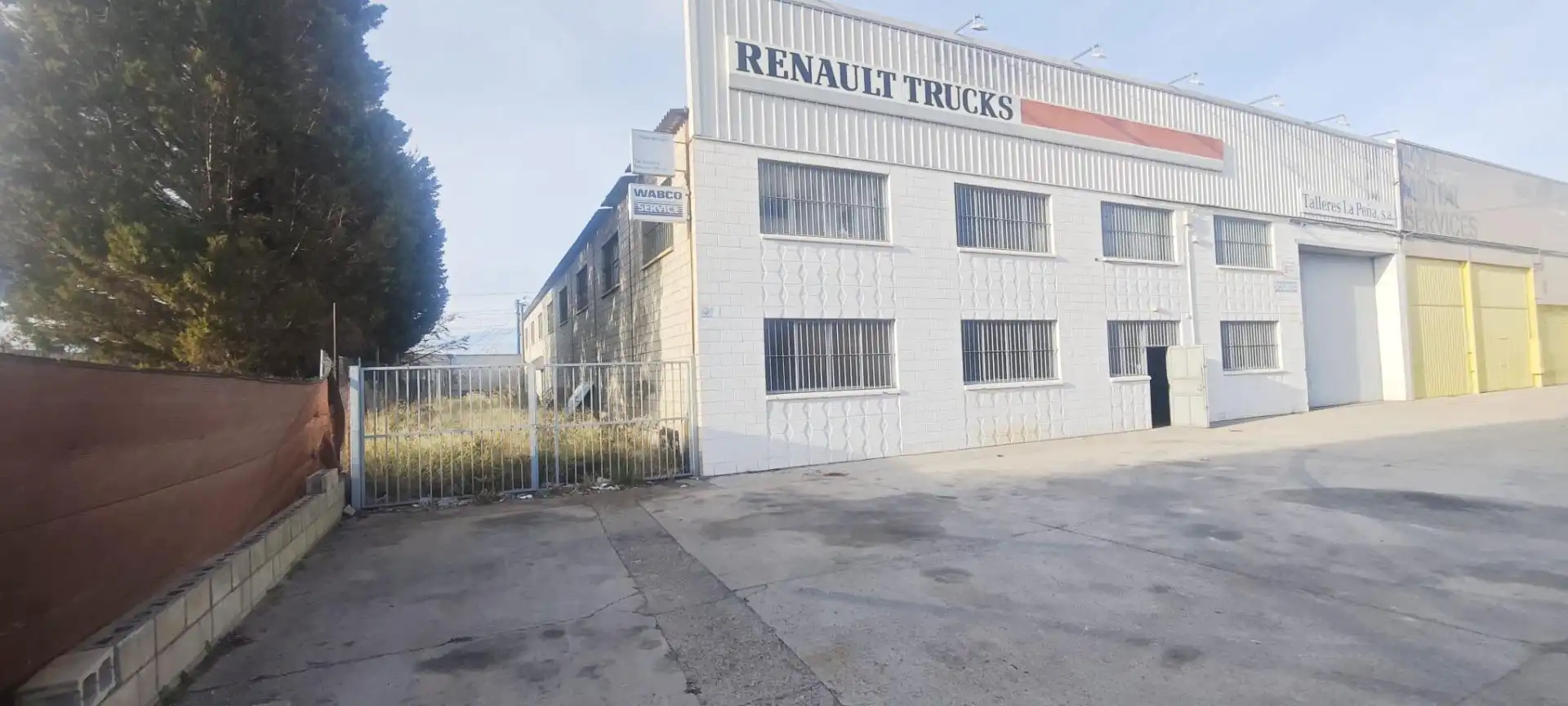 Exterior view of Industrial buildings for sale in Calatayud