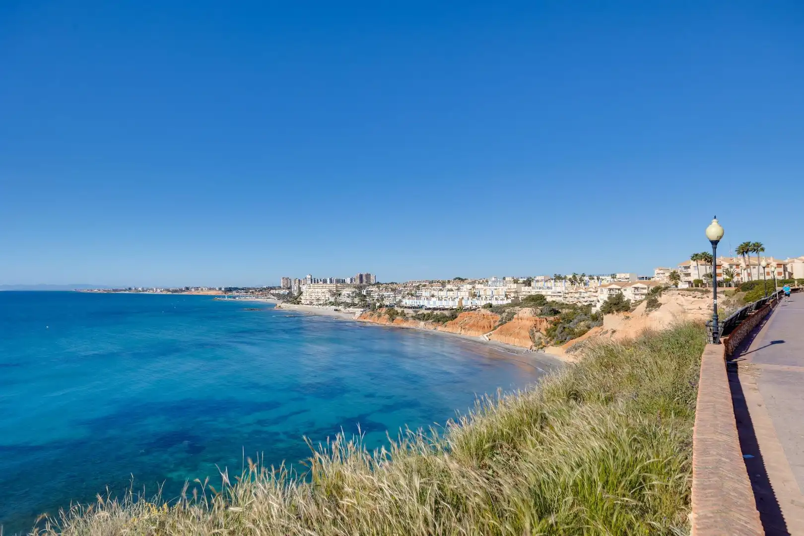 Vista exterior de Piso en venta en Orihuela con Aire acondicionado, Amueblado y Piscina comunitaria