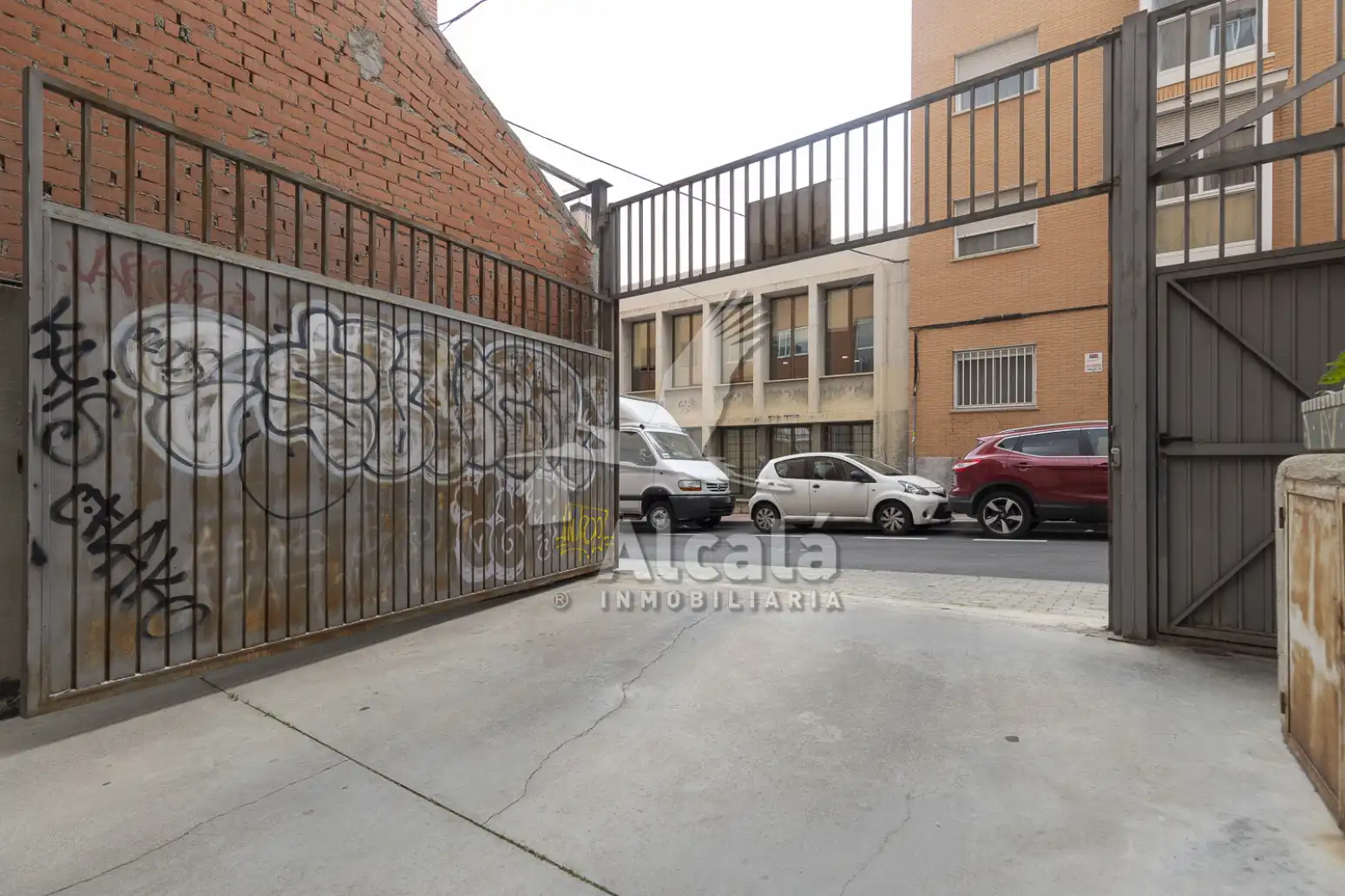 Vista exterior de Garatge en venda en Madrid