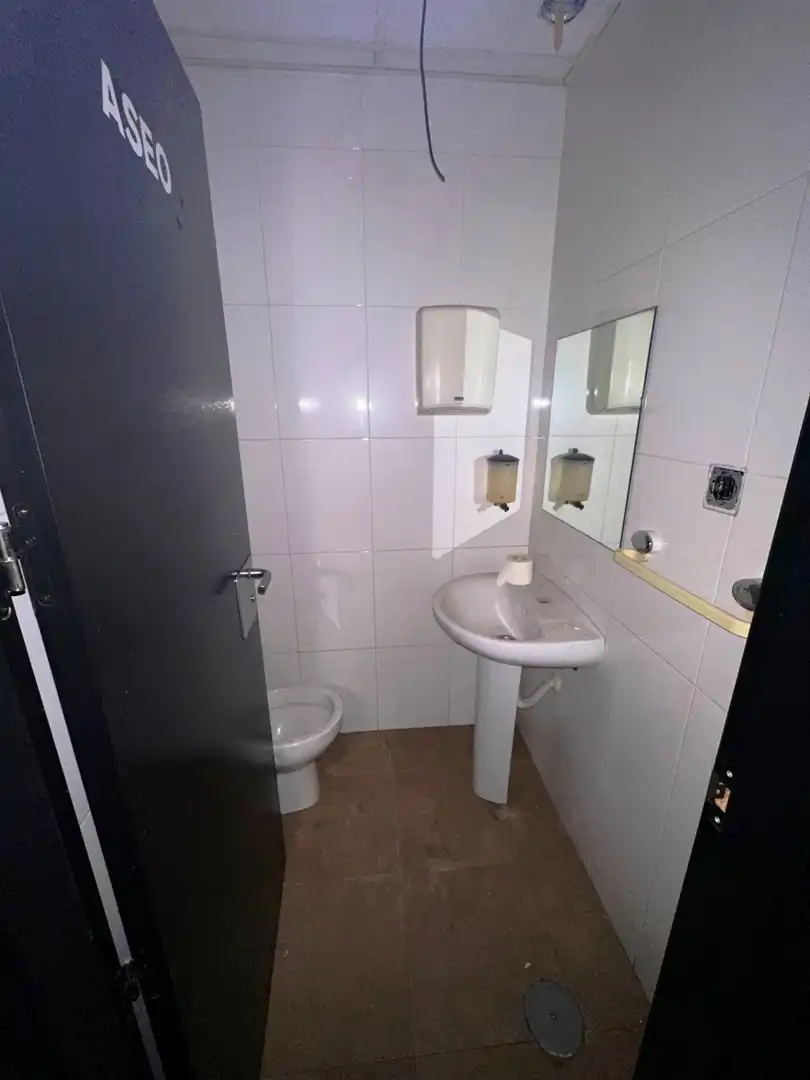 Badezimmer von Geschaftsraum zur Miete in Murcia