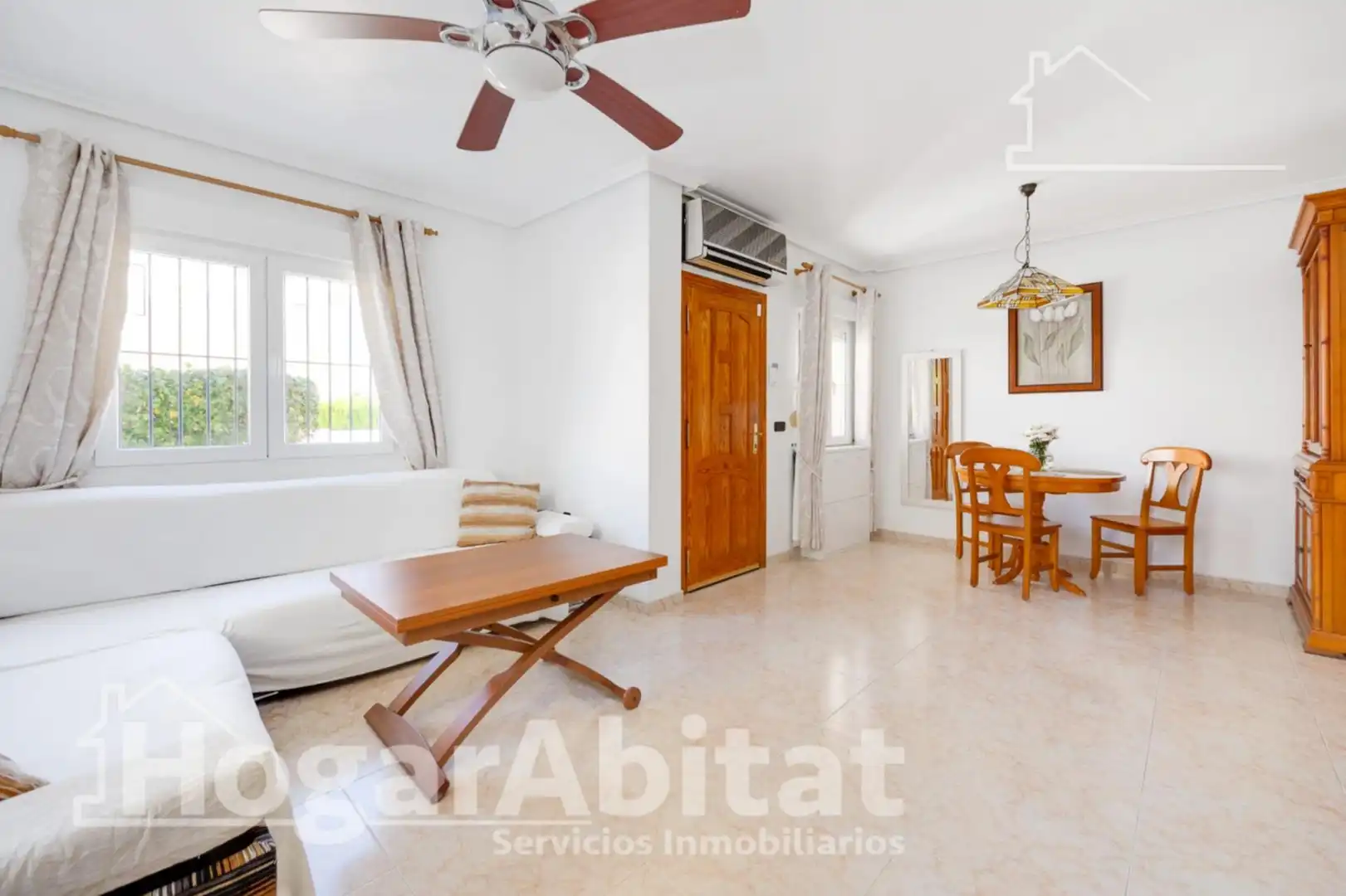 Sala d'estar de Casa o xalet en venda en Orihuela amb Jardí privat, Terrassa i Balcó