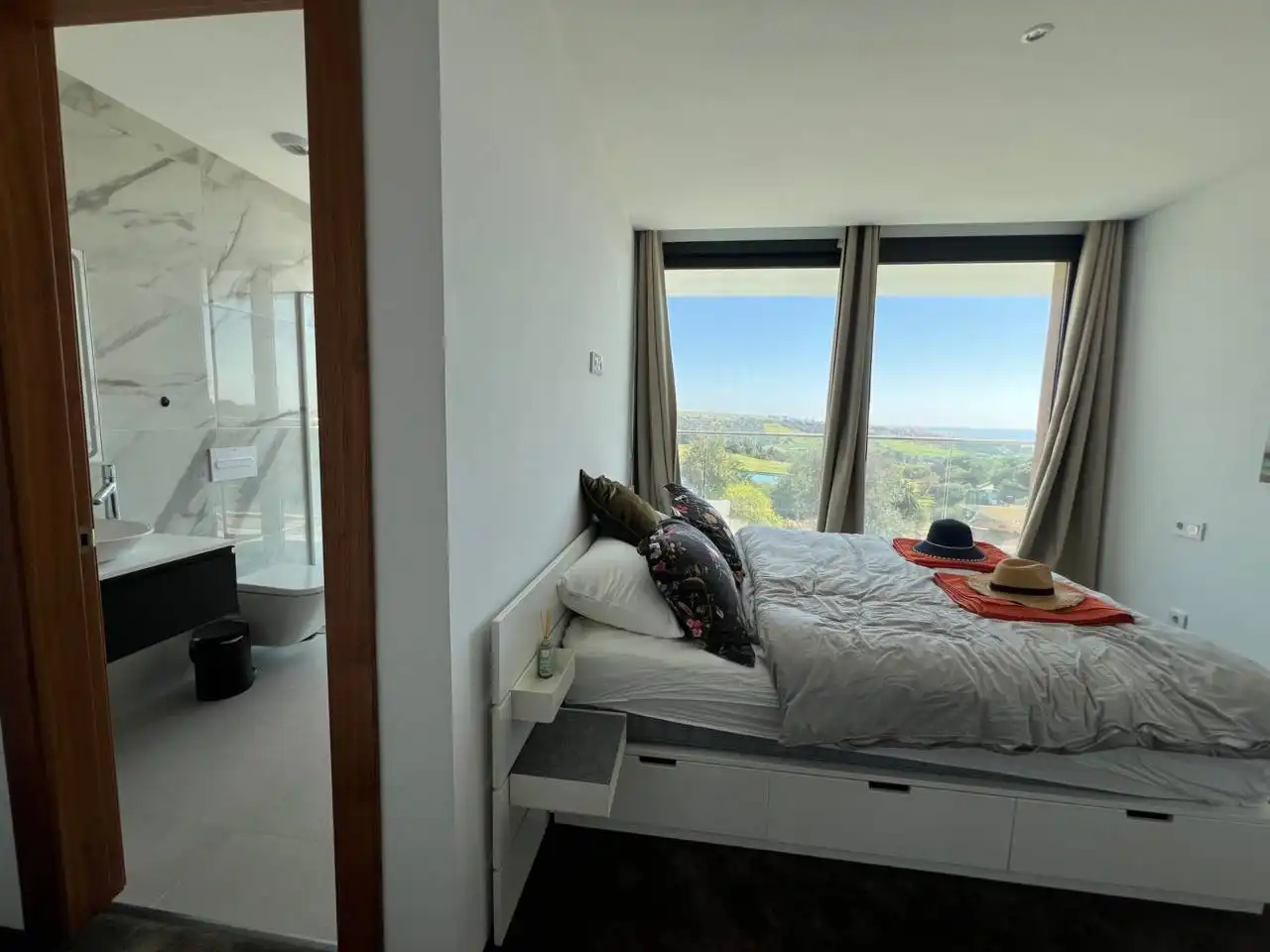 Habitación de Casa o chalet en venta en Estepona con Aire acondicionado, Calefacción y Jardín privado