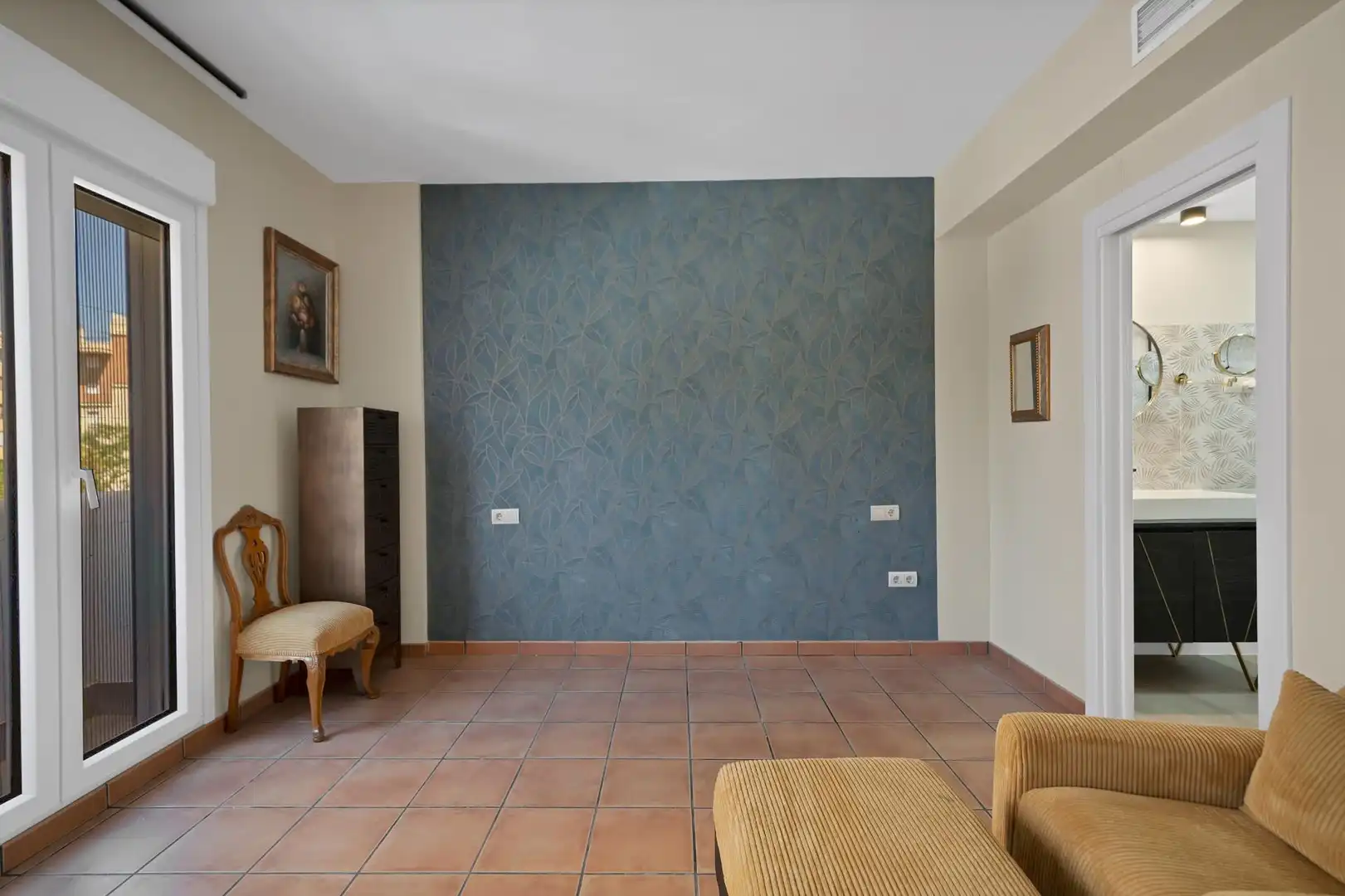 Sala d'estar de Casa adosada en venda en Fuengirola amb Aire condicionat, Calefacció i Jardí privat