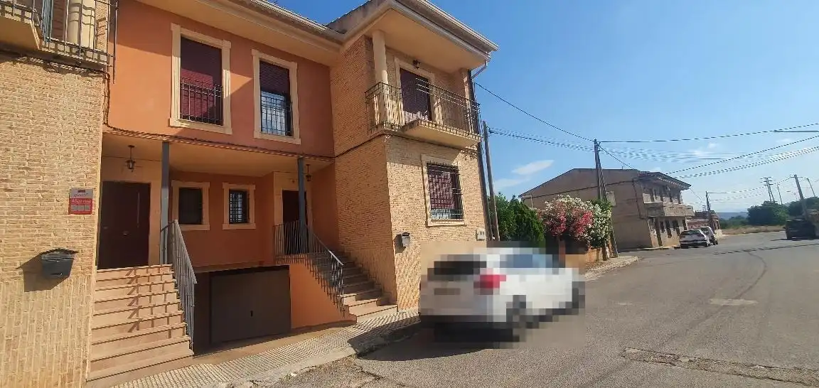 Vista exterior de Casa adosada en venda en Hellín amb Aire condicionat, Calefacció i Parquet