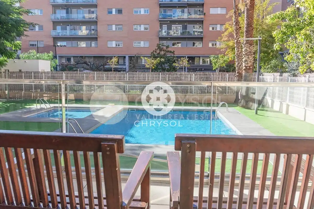 Piscina de Pis en venda en Barcelona amb Aire condicionat, Calefacció i Jardí privat