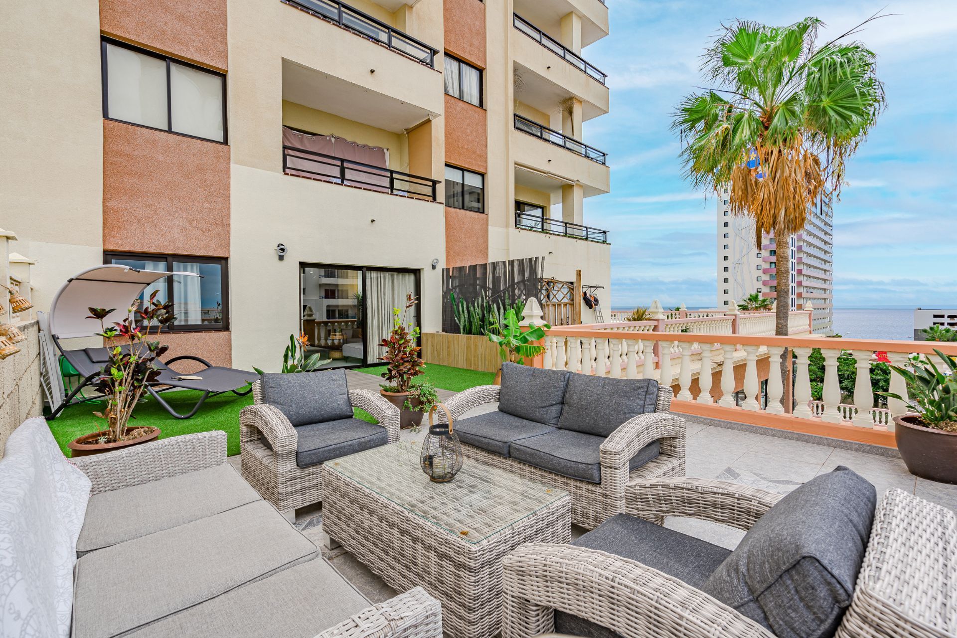 Terrassa de Apartament en venda en Adeje amb Jardí privat, Moblat i Piscina comunitària