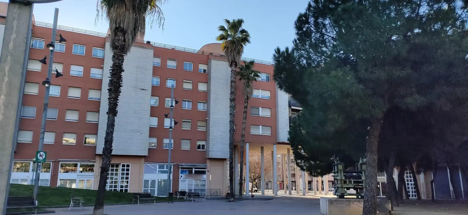 Außenansicht von Wohnung zum Verkauf in Sant Adrià de Besòs mit Klimaanlage, Heizung und Parkett