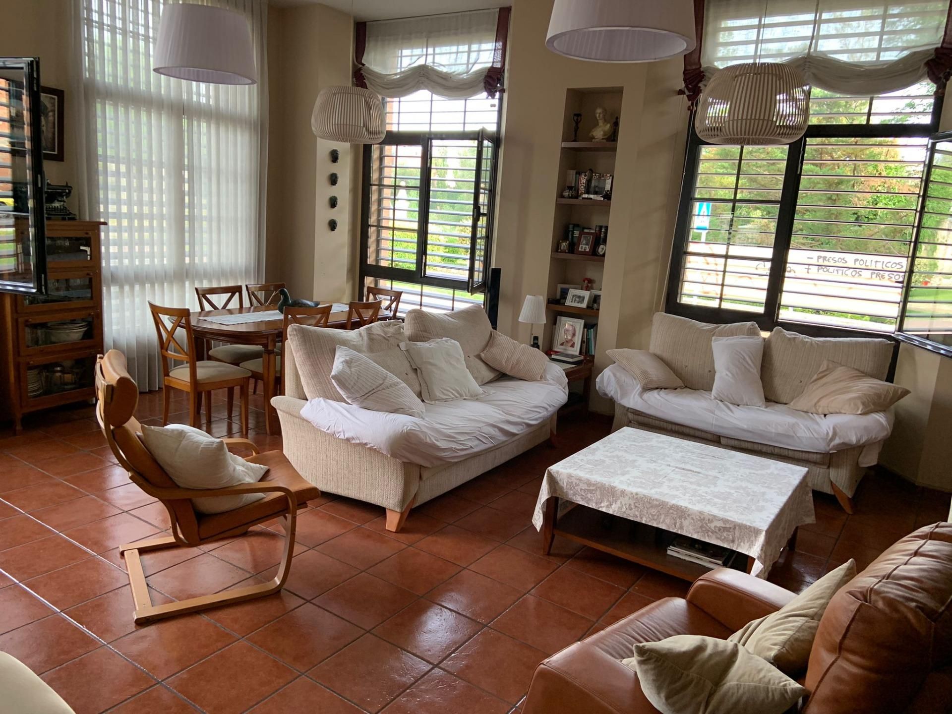 Living room of Single-family semi-detached for sale in Tudela de Duero  with Air Conditioner and Heating