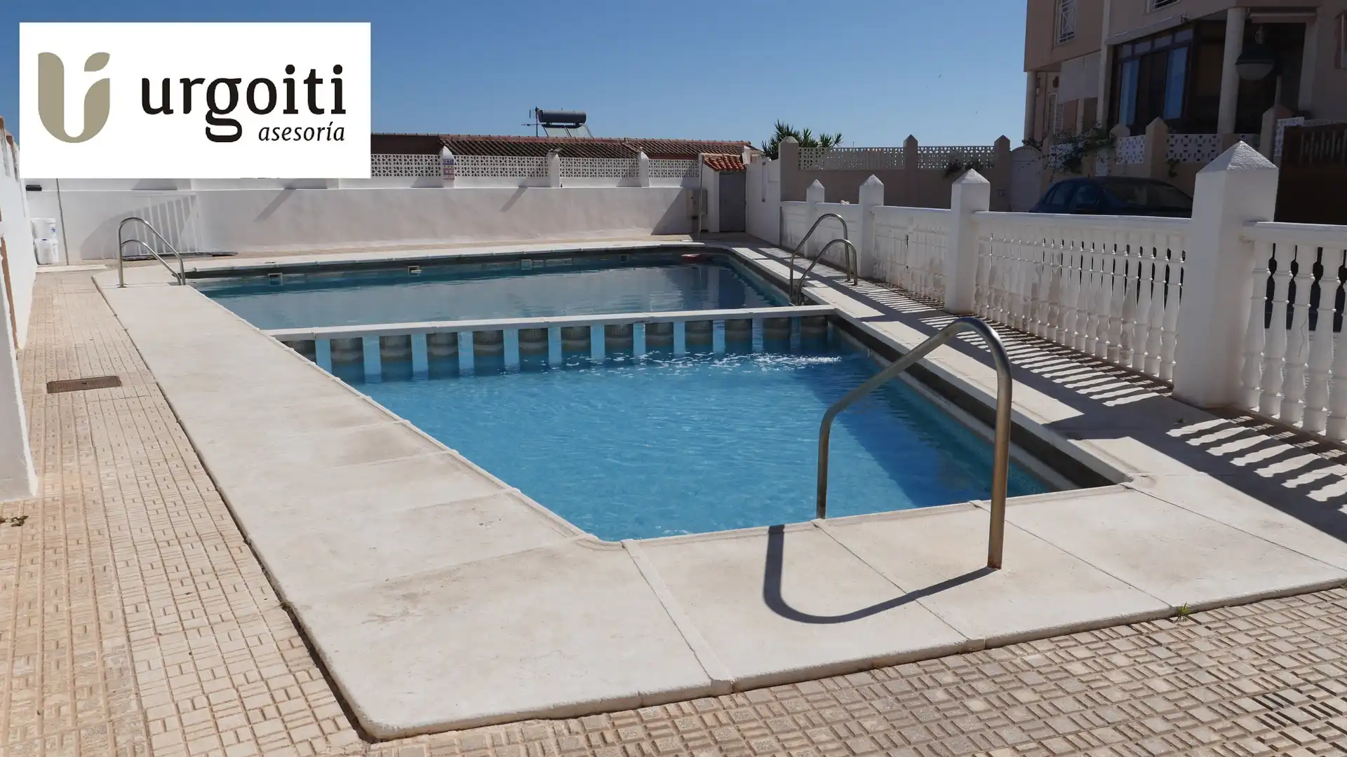 Piscina de Casa adosada en venta en Melilla con Aire acondicionado, Parquet y Terraza