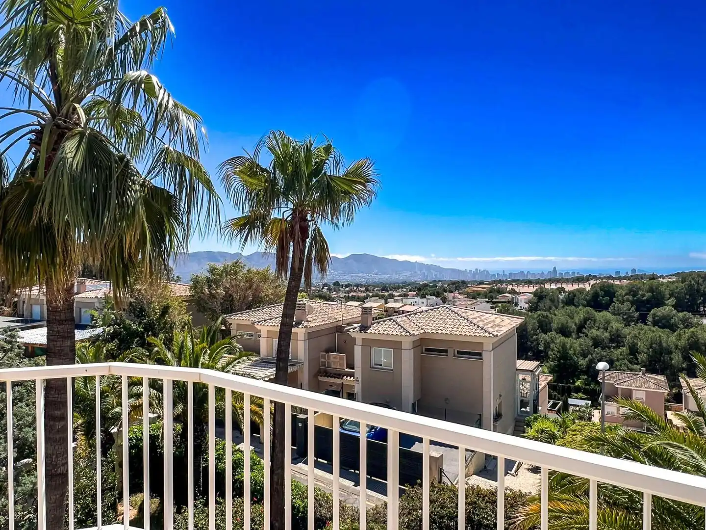 Vista exterior de Casa o chalet en venta en La Nucia con Aire acondicionado, Calefacción y Jardín privado