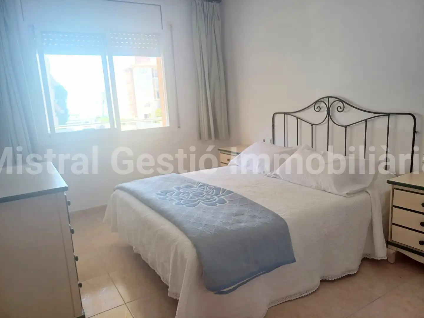 Dormitori de Pis de lloguer en Calafell amb Aire condicionat, Terrassa i Moblat