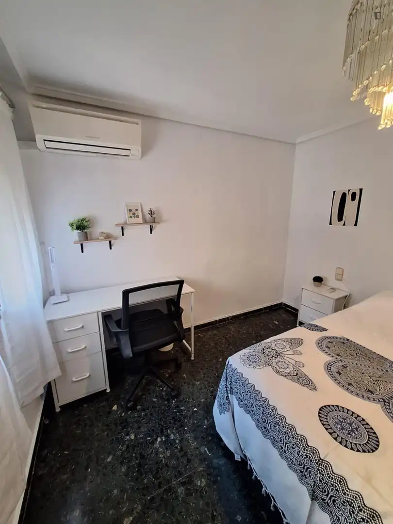 Habitación de Apartamento de alquiler en Moncada con Amueblado, Horno y Lavadora
