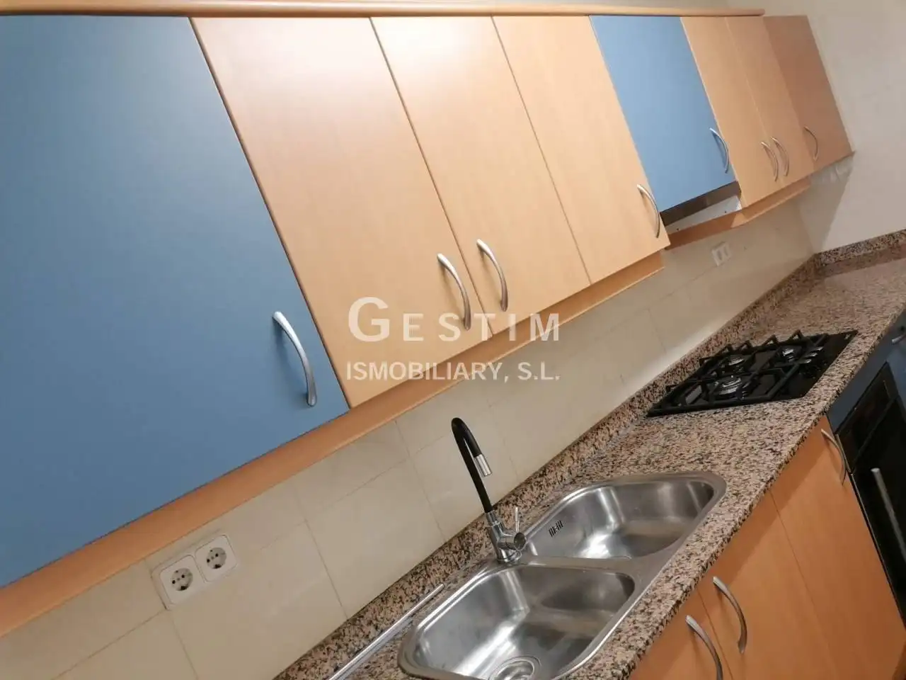 Cuina de Apartament en venda en Vic amb Aire condicionat i Calefacció