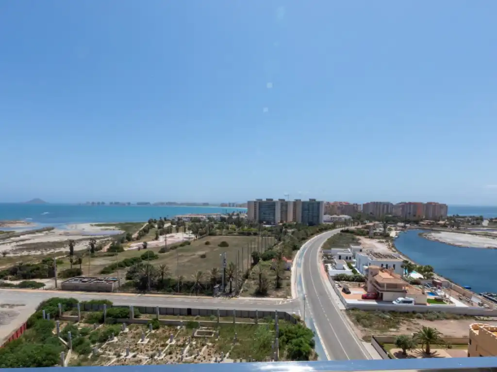 Ático en venta en La Manga del Mar Menor con Piscina y Piscina comunitaria