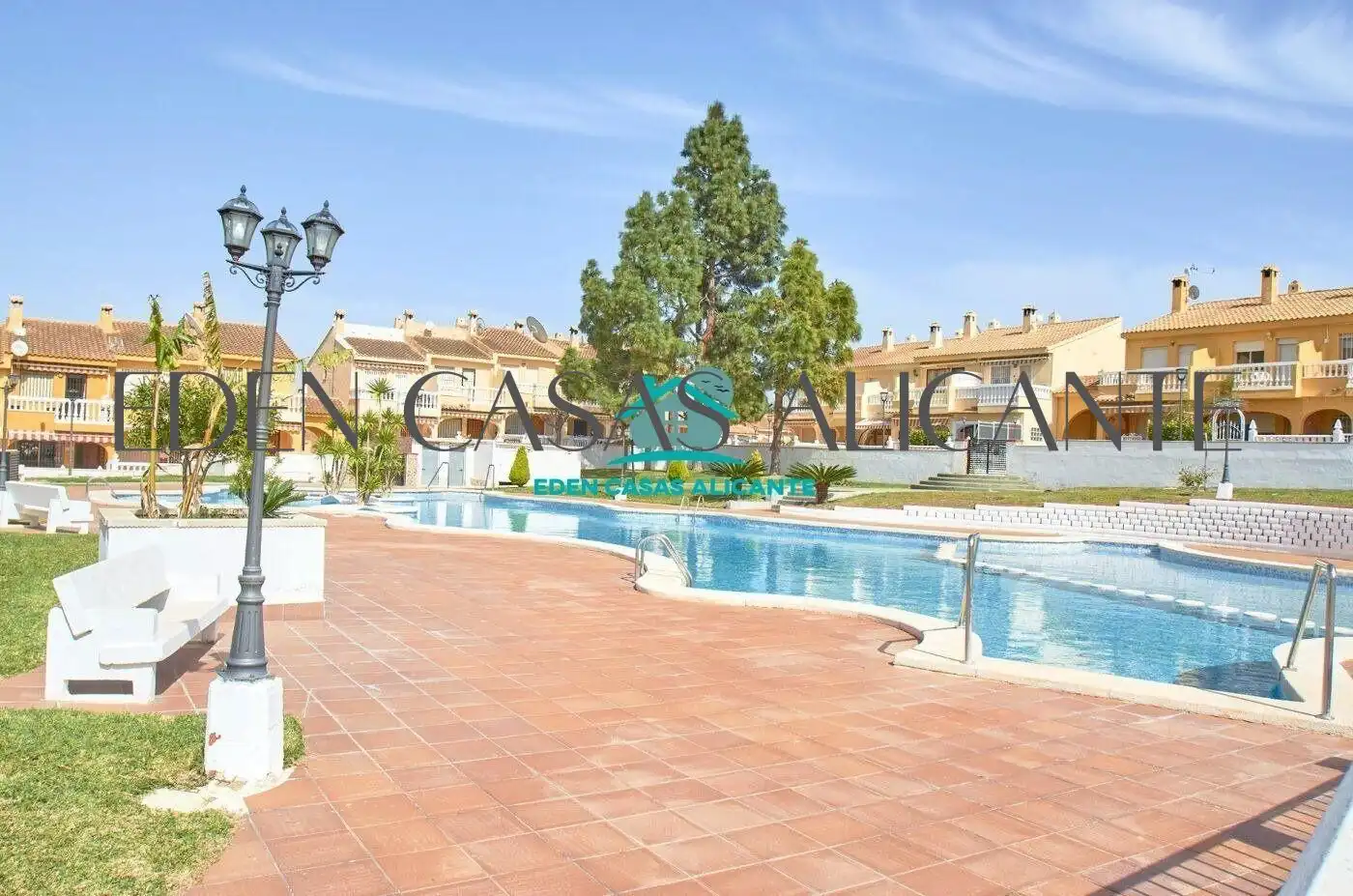 Vista exterior de Casa adosada en venta en El Campello con Aire acondicionado, Jardín privado y Terraza